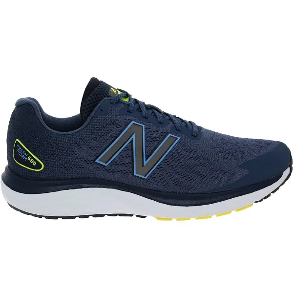 Calçado New Balance M680CN7